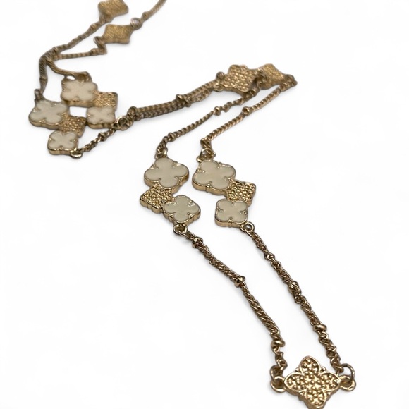 ❤️ Gold x Cream Lucky Clover Long Necklace - Picture 7 of 9